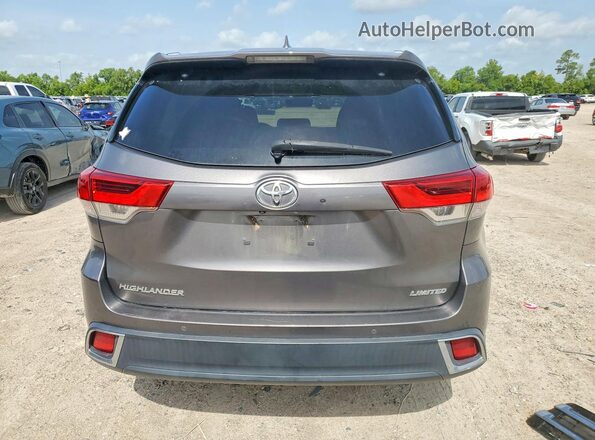 5TDYZRFH9JS268165 2018 TOYOTA HIGHLANDER Gray Вид ззаду