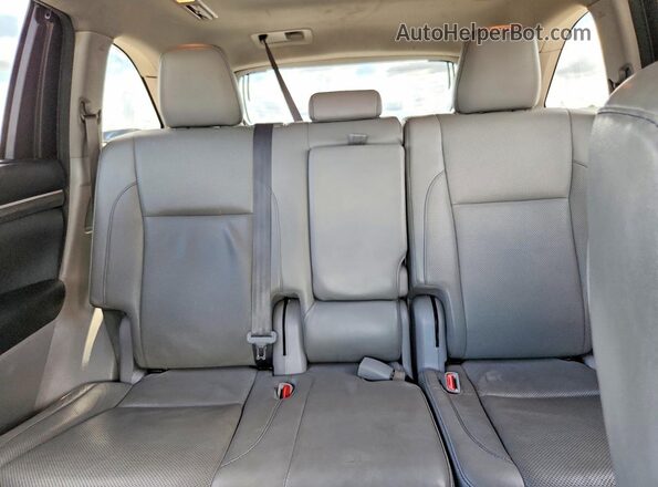 5TDYZRFHXJS257594 2018 TOYOTA HIGHLANDER White Հետևի նստատեղերի տեսք