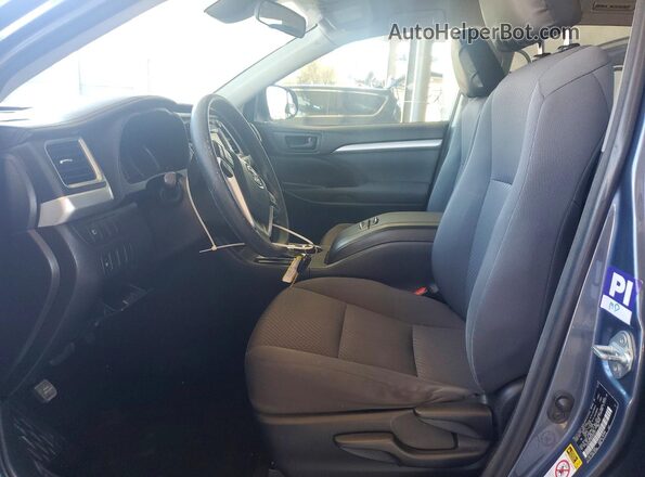 5TDZARFH0JS034377 2018 TOYOTA HIGHLANDER Blue Вид салону спереду