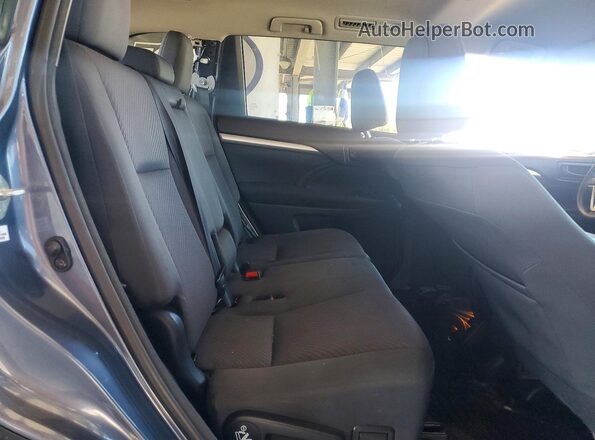 5TDZARFH0JS034377 2018 TOYOTA HIGHLANDER Blue Вид задньої частини салону