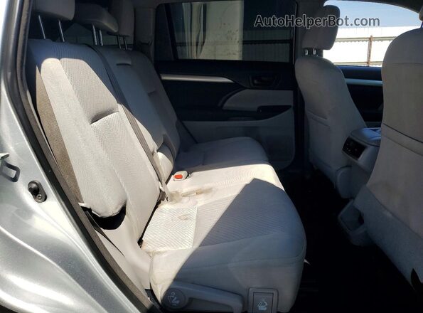 5TDZARFH2JS039368 2018 TOYOTA HIGHLANDER Silver Вид задньої частини салону
