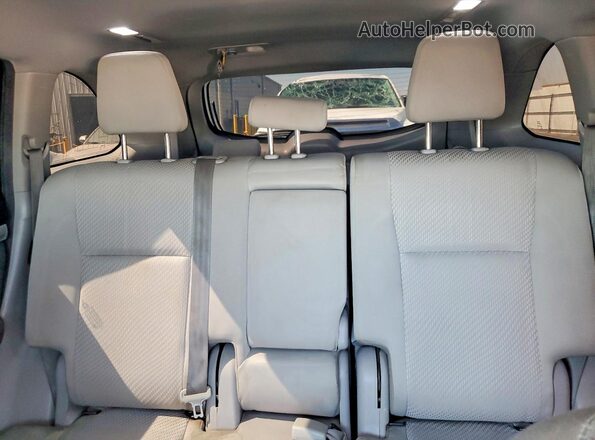 5TDZARFH2JS039368 2018 TOYOTA HIGHLANDER Silver Вид задніх сидінь