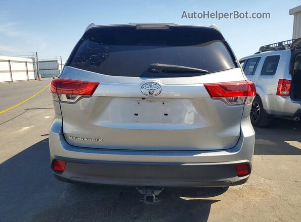 5TDZARFH2JS039368 2018 TOYOTA HIGHLANDER Silver Вид ззаду