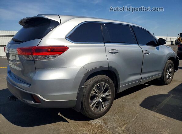 5TDZARFH2JS039368 2018 TOYOTA HIGHLANDER Silver Задня права чверть
