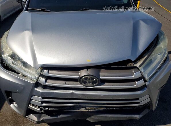 5TDZARFH2JS039368 2018 TOYOTA HIGHLANDER Silver Вид підкапотного простору