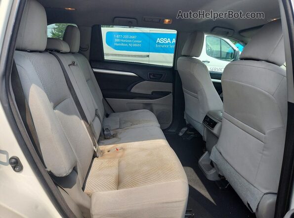 5TDZARFH3GS018070 2016 TOYOTA HIGHLANDER Белый Вид задних сидений
