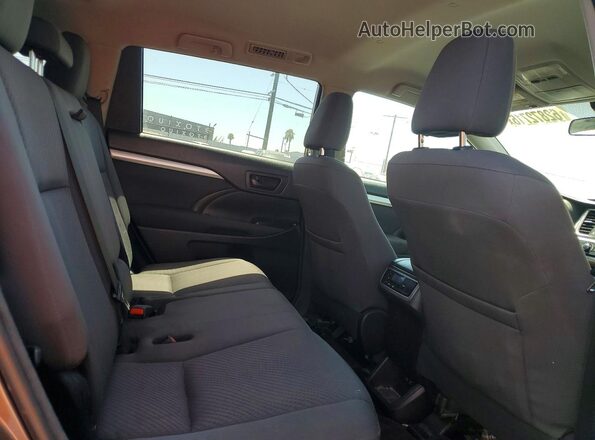 5TDZARFH3JS037290 2018 TOYOTA HIGHLANDER Brown Vista interior trasera