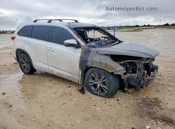 5TDZARFH4HS028673 2017 TOYOTA HIGHLANDER White Передня права чверть