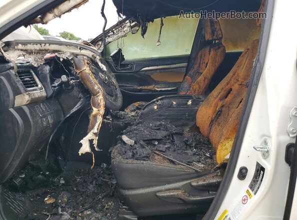 5TDZARFH4HS028673 2017 TOYOTA HIGHLANDER White Вид салону спереду