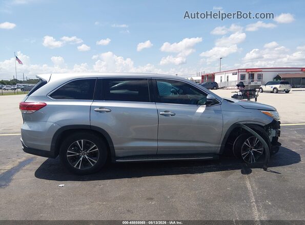 5TDZARFH6HS028917 2017 TOYOTA HIGHLANDER Серый Вид задней части салона