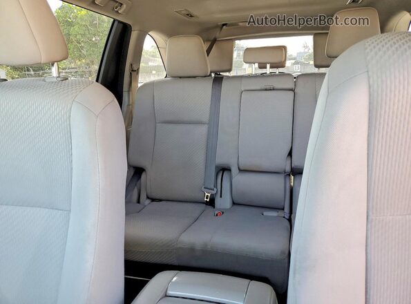 5TDZARFHXHS032355 2017 TOYOTA HIGHLANDER Blue Вид задніх сидінь