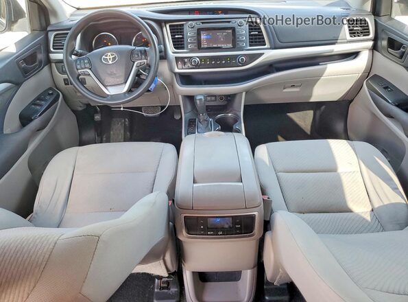 5TDZARFHXHS032355 2017 TOYOTA HIGHLANDER Blue Вид панелі приладів