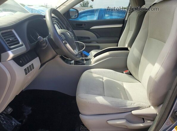 5TDZARFHXHS032355 2017 TOYOTA HIGHLANDER Blue Вид салону спереду