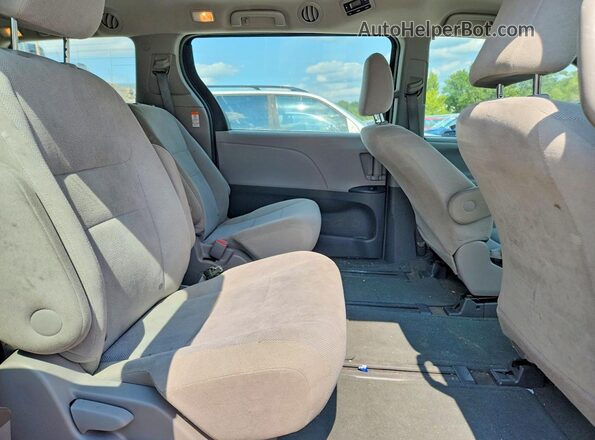 5TDZK3DC2GS759022 2016 TOYOTA SIENNA Silver Rear interior view