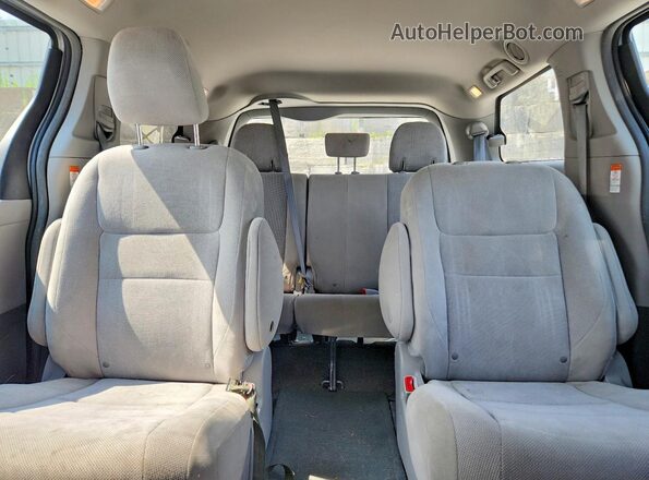 5TDZK3DC2GS759022 2016 TOYOTA SIENNA Silver Rear seats view
