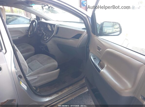 5TDZK3DC3GS723212 2016 TOYOTA SIENNA Silver Widok wnętrza z przodu