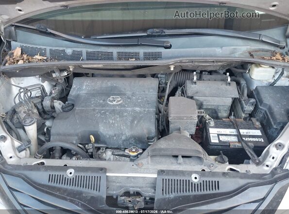 5TDZK3DC3GS723212 2016 TOYOTA SIENNA Silver Widok z tyłu