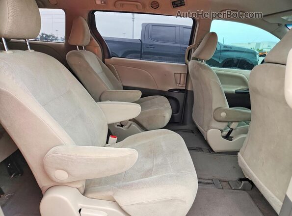 5TDZK3DC5GS734941 2016 TOYOTA SIENNA Gold Widok wnętrza z tyłu