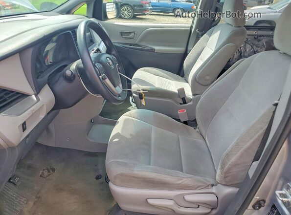 5TDZK3DC7GS697973 2016 TOYOTA SIENNA Серебряный Вид салона спереди