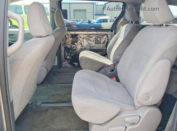 5TDZK3DC7GS697973 2016 TOYOTA SIENNA Серебряный Вид задней части салона