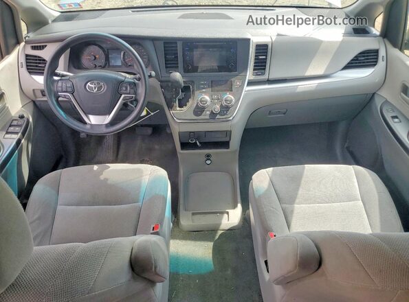5TDZK3DC7GS697973 2016 TOYOTA SIENNA Серебряный Вид панели приборов