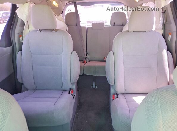 5TDZK3DC7GS761557 2016 TOYOTA SIENNA Silver Widok tylnych siedzeń