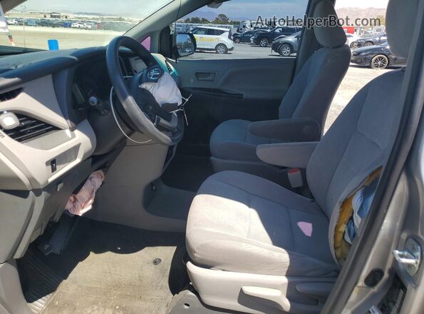 5TDZK3DC7GS761557 2016 TOYOTA SIENNA Silver Widok wnętrza z przodu