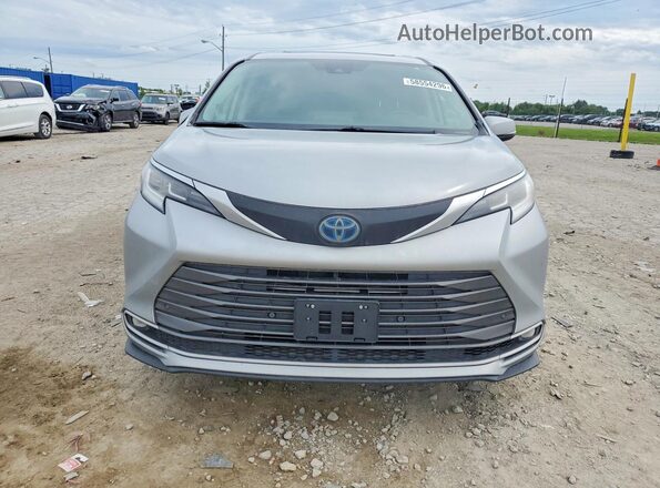 5TDZRKEC0MS033594 2021 TOYOTA SIENNA Silver Вид спереду
