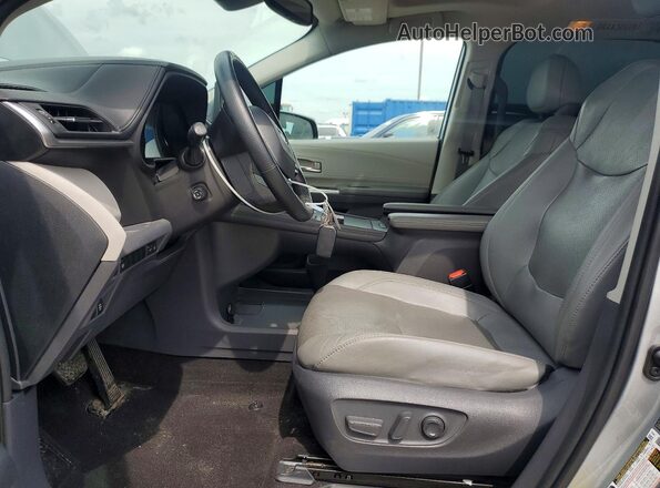 5TDZRKEC0MS033594 2021 TOYOTA SIENNA Silver Вид салону спереду