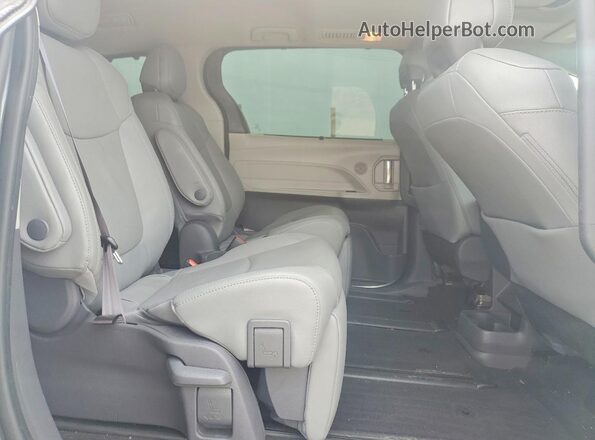5TDZRKEC0MS033594 2021 TOYOTA SIENNA Silver Вид задньої частини салону