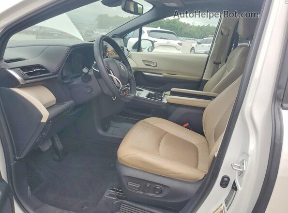 5TDZRKEC5MS013504 2021 TOYOTA SIENNA White Widok wnętrza z przodu
