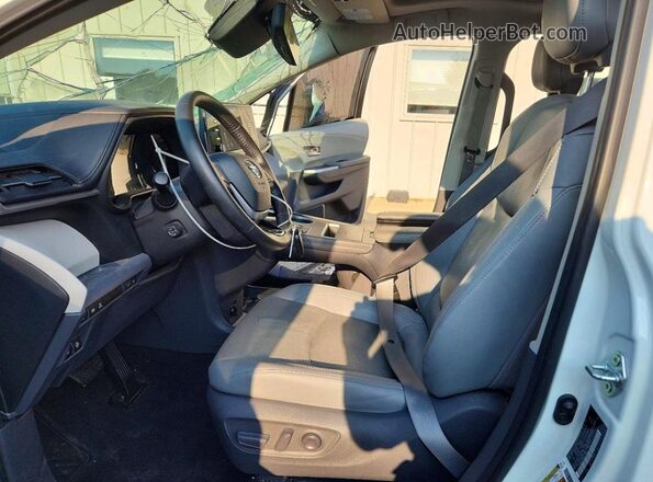 5TDZRKEC9MS011982 2021 TOYOTA SIENNA White Вид салону спереду