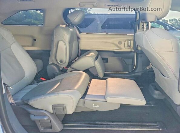 5TDZRKEC9MS011982 2021 TOYOTA SIENNA White Вид задньої частини салону