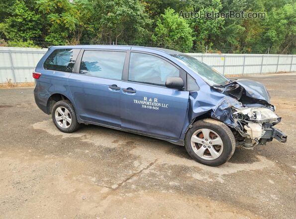 5TDZZ3DC2HS854208 2017 TOYOTA SIENNA Blue უკანა ხედი
