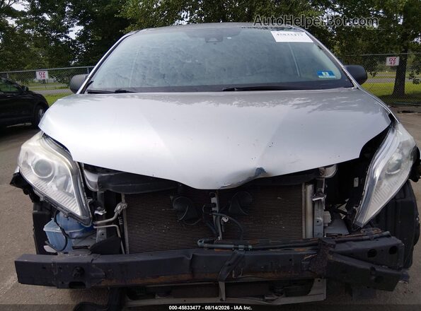 5TDZZ3DC6LS079386 2020 TOYOTA SIENNA Silver Вид спереду