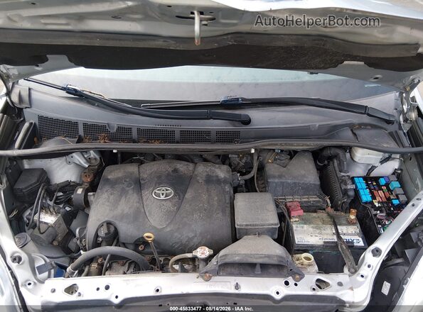 5TDZZ3DC6LS079386 2020 TOYOTA SIENNA Silver Вид ззаду