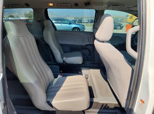 5TDZZ3DC7HS859808 2017 TOYOTA SIENNA White Սալոնի հետևի տեսք