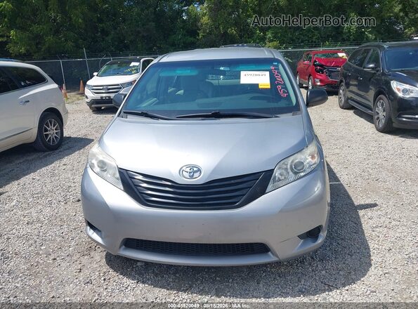 5TDZZ3DC7HS871294 2017 TOYOTA SIENNA Silver Вид задньої частини салону
