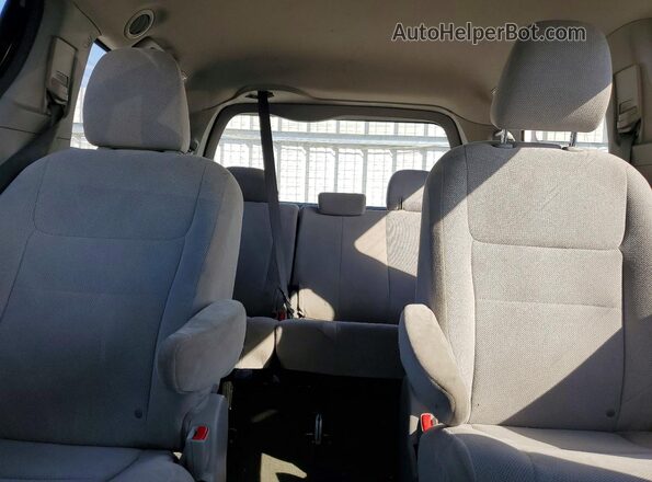 5TDZZ3DC9HS770225 2017 TOYOTA SIENNA Silver Widok tylnych siedzeń