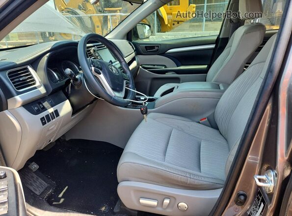 5TDZZRFH1HS227771 2017 TOYOTA HIGHLANDER Gray Widok wnętrza z przodu