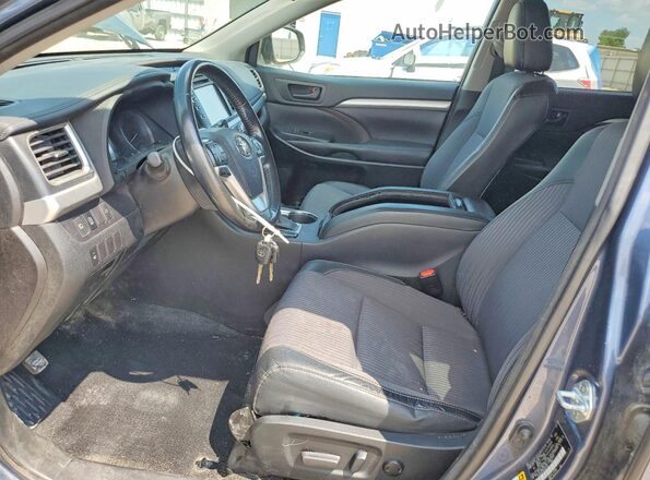 5TDZZRFH3HS222541 2017 TOYOTA HIGHLANDER Blue Front interior view
