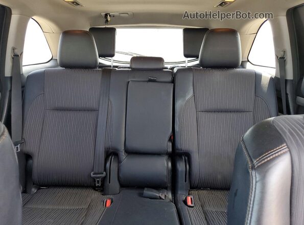 5TDZZRFH3HS222541 2017 TOYOTA HIGHLANDER Blue Rear seats view