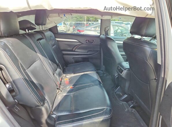 5TDZZRFH5JS274338 2018 TOYOTA HIGHLANDER Белый Вид задних сидений