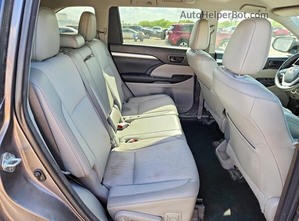 5TDZZRFH7HS198101 2017 TOYOTA HIGHLANDER Gray Вид задньої частини салону
