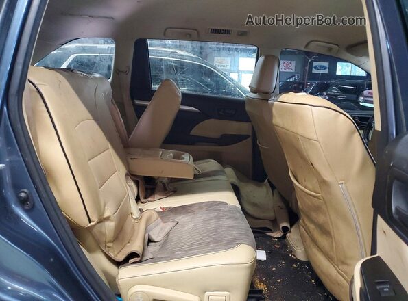 5TDZZRFH9JS241083 2018 TOYOTA HIGHLANDER Blue Սալոնի հետևի տեսք