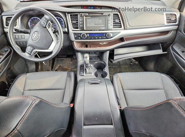 5TDZZRFH9JS247126 2018 TOYOTA HIGHLANDER Темно-бордовый Вид панели приборов