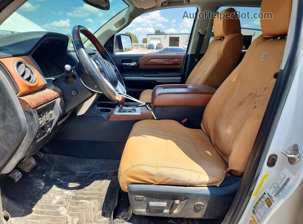 5TFAW5F15JX737073 2018 TOYOTA TUNDRA White Vista interior delantera