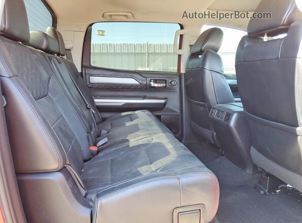 5TFAY5F10HX607982 2017 TOYOTA TUNDRA Burgundy Widok tylnych siedzeń