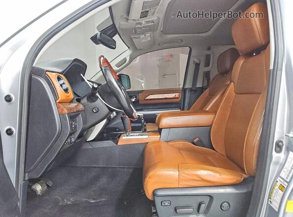5TFAY5F14MX983871 2021 TOYOTA TUNDRA Серебряный Вид салона спереди
