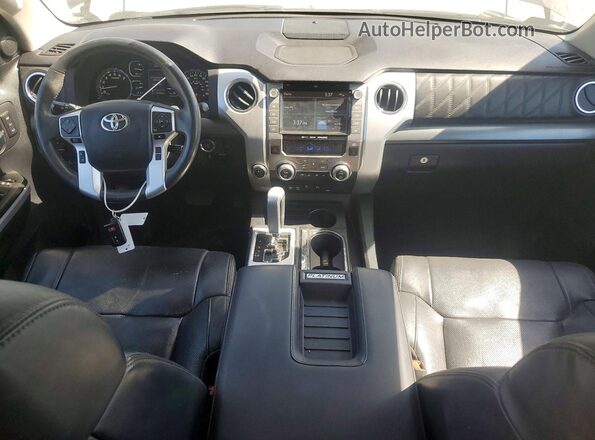 5TFAY5F15LX938775 2020 TOYOTA TUNDRA Черный Вид панели приборов